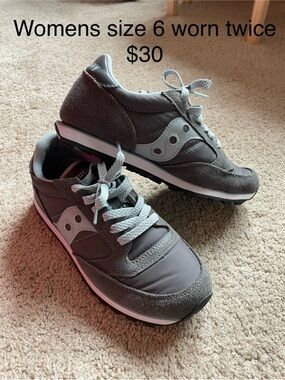 Saucony Women's Gray Retro Runner Sneakers size 6 like new! Worn twice